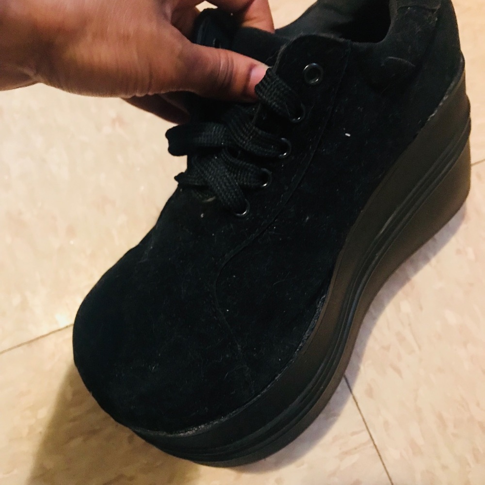 Black suede,Mod stylePlatform sneaker shoes.